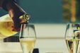 Flasche Hausmarke Sekt Brut aufs Zimmer
